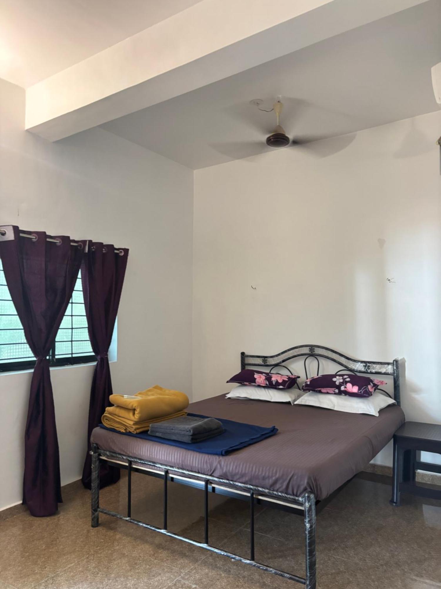 Tamasha Goa Vagator Hostel Room photo